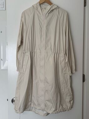Uniqlo BlockTech Hooded Rain Jacket Lightweight Windbreaker Cream XS
